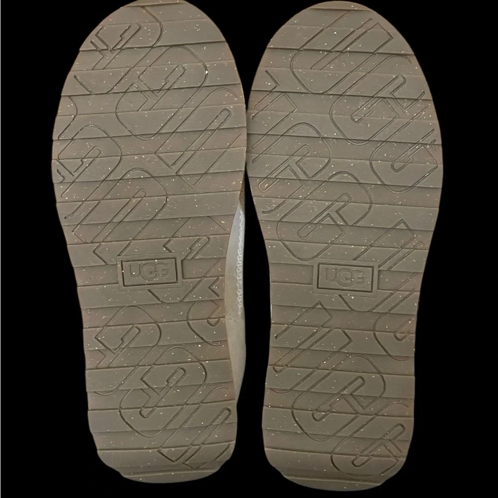 Ugg Marin Slip On Platform  Cream Canvas Shoes size‎ 9.5